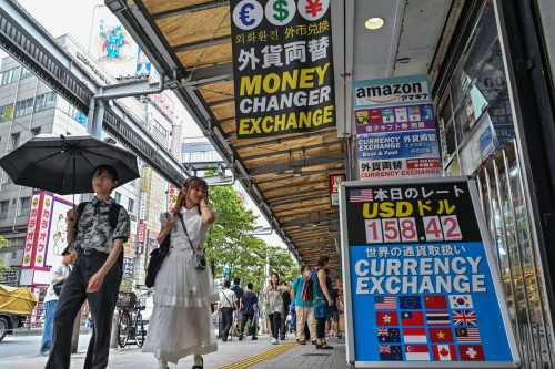 Japanese yen weakens despite strong Japan GDP growth
