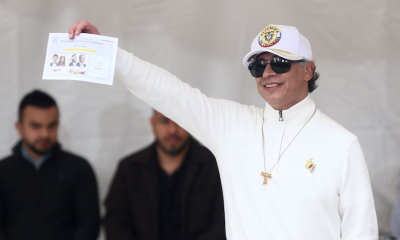 Gustavo Petro mostró públicamente su voto por Iván Cepeda