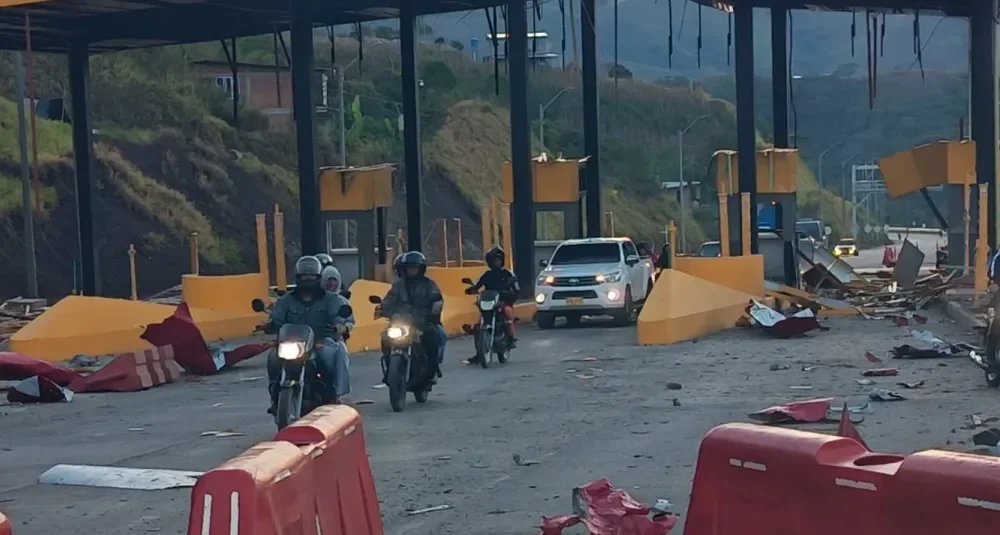 Atentado en la Vía Panamericana en Mondomo dejó daños en nuevo peaje