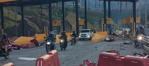 Atentado en la Vía Panamericana en Mondomo dejó daños en nuevo peaje