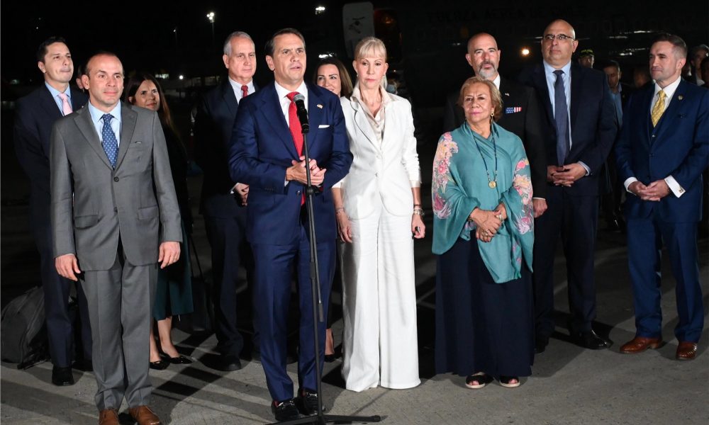 ALT: US delegation arrives in Cali for Abelardo De La Espriella inauguration